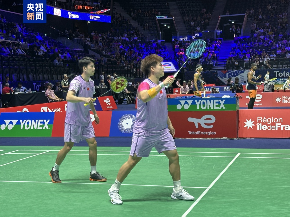 伯纳乌被评为2024全球最佳球场，布特拉格诺今日代表皇马领奖