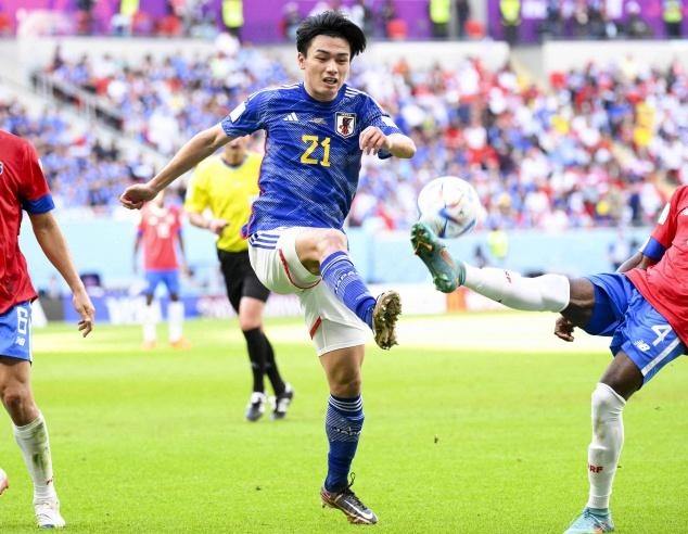 你比神龟多一龟，贝蒂斯发布战皇马海报：5只绿龟出镜