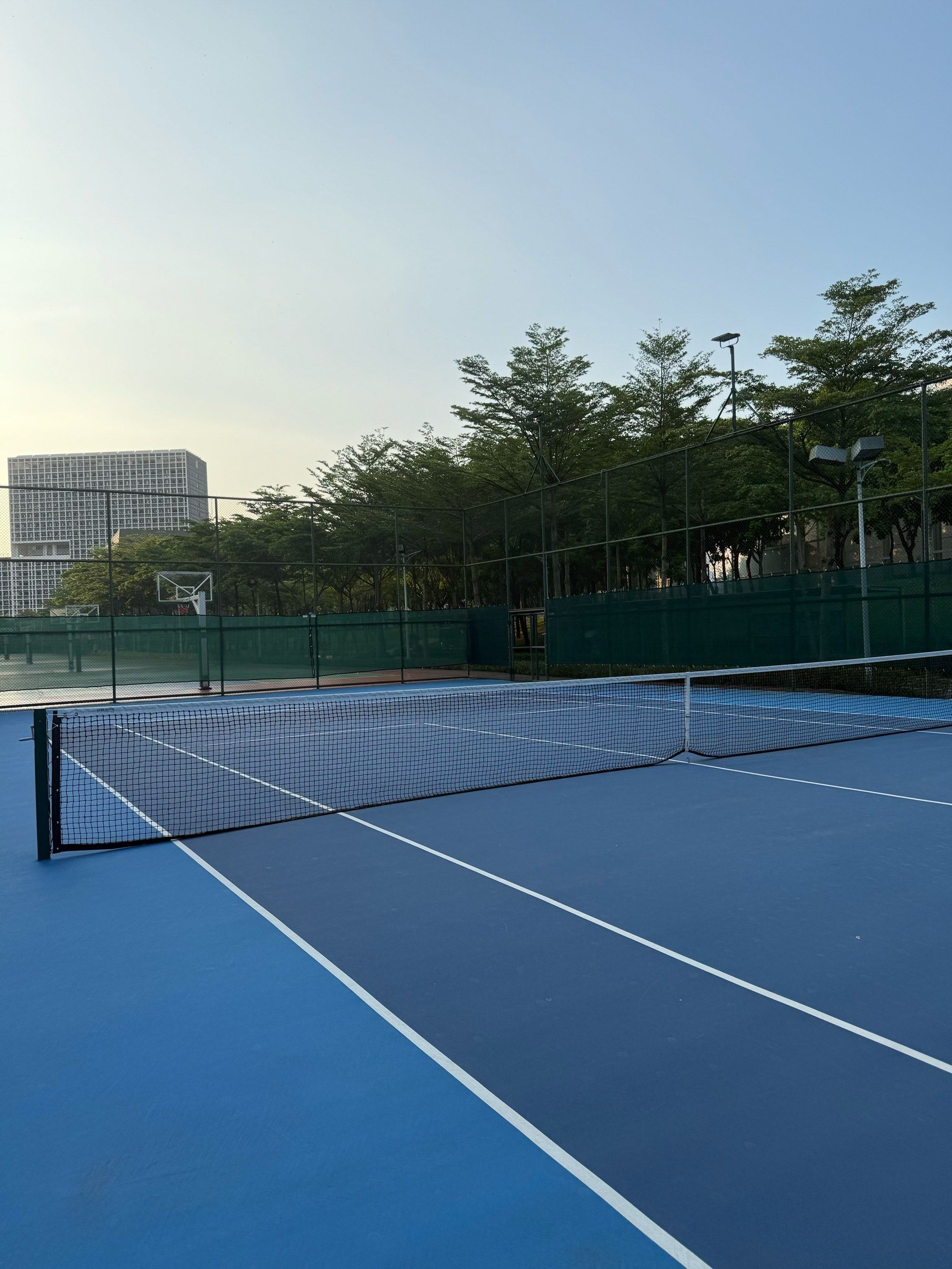 你比神龟多一龟，贝蒂斯发布战皇马海报：5只绿龟出镜