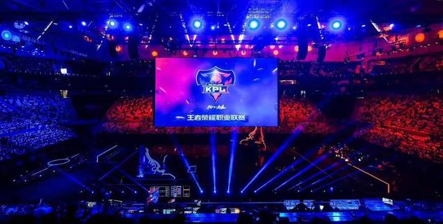 足协杯太激烈！6分钟2次冲突，韦世豪怒斥边裁，卡多索飞铲后对骂