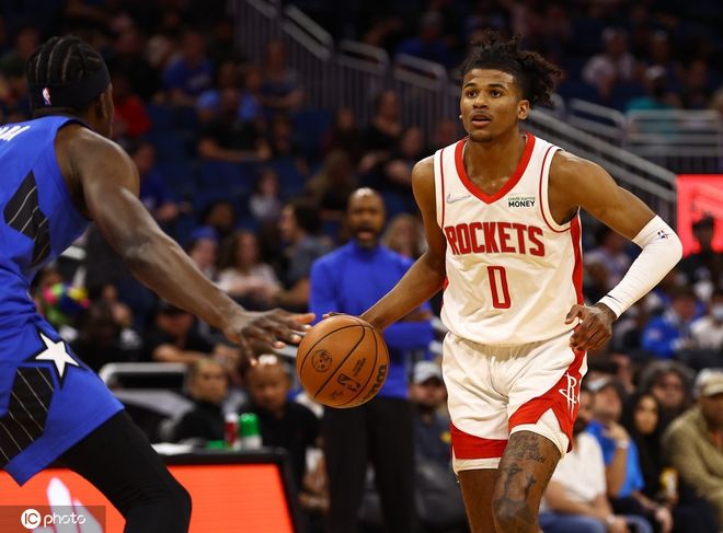 足协杯太激烈！6分钟2次冲突，韦世豪怒斥边裁，卡多索飞铲后对骂