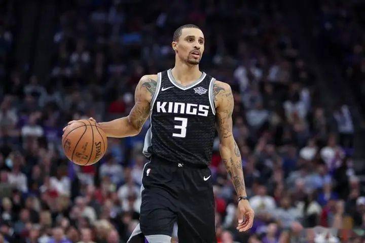 湖人向步行者报价，詹姆斯激动落泪，顶级前锋加盟洛杉矶