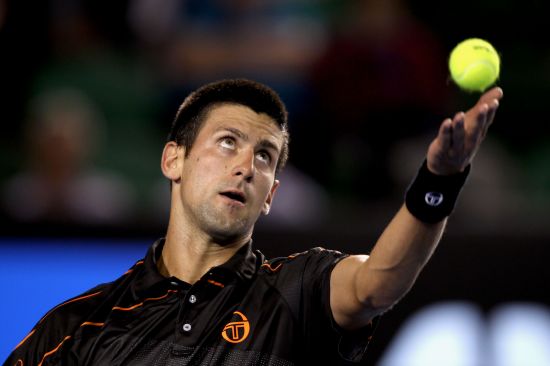 不可触碰的美，若昂-内维斯女友马达莱娜晒暗黑风妆造（冷艳不可近：若昂-内维斯女友马达莱娜晒暗黑系妆容）