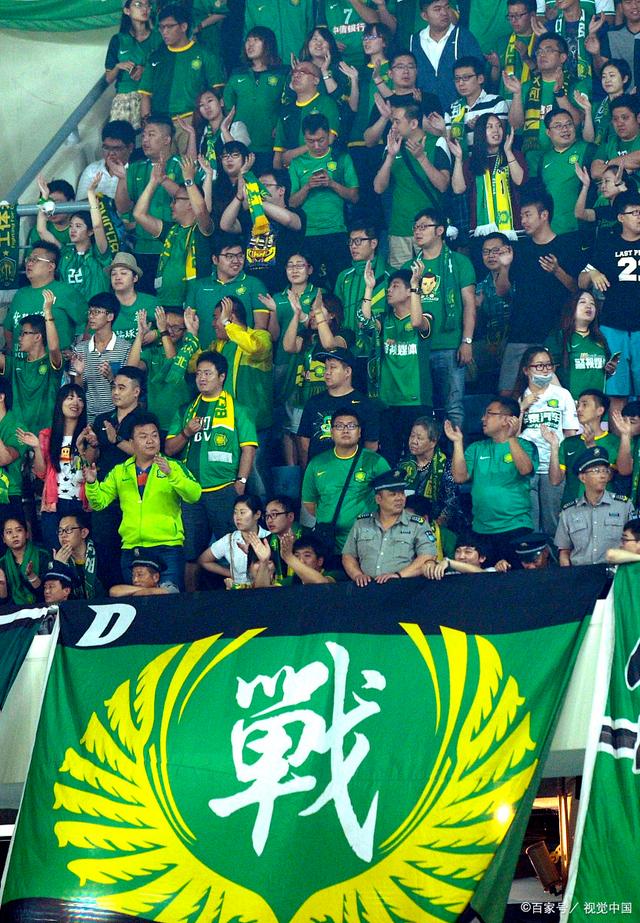 记者问批评球员是否担心更衣室反对，穆帅：你爸对你永远都很好？（被问批评球员会否惹更衣室不满，穆帅反问：你爸会一直对你好吗？）