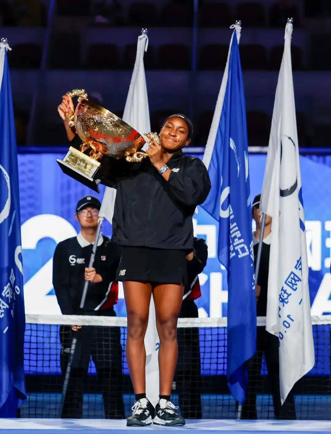 法比奥一家观看《疯狂动物城2》：爆米花加电影时间永不缺席（法比奥一家相约《疯狂动物城2》：爆米花相伴，家庭观影时光从未缺席）