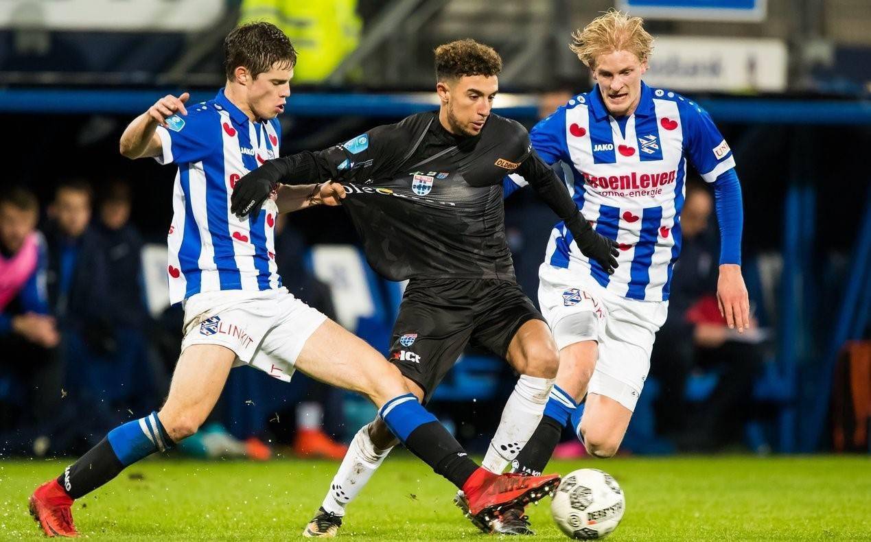 天空记者：齐尔克泽想继续留在曼联并为自己的位置而战（天空体育记者：齐尔克泽希望留在曼联，力争上位）